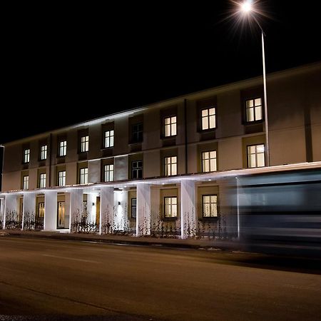 Fidelitas Hotel Sfântu-Gheorghe Exteriör bild