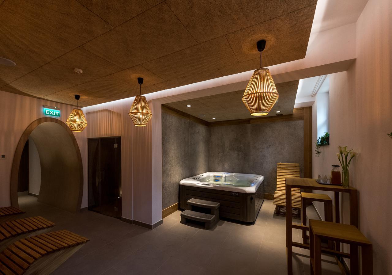 Fidelitas Hotel Sfântu-Gheorghe Exteriör bild