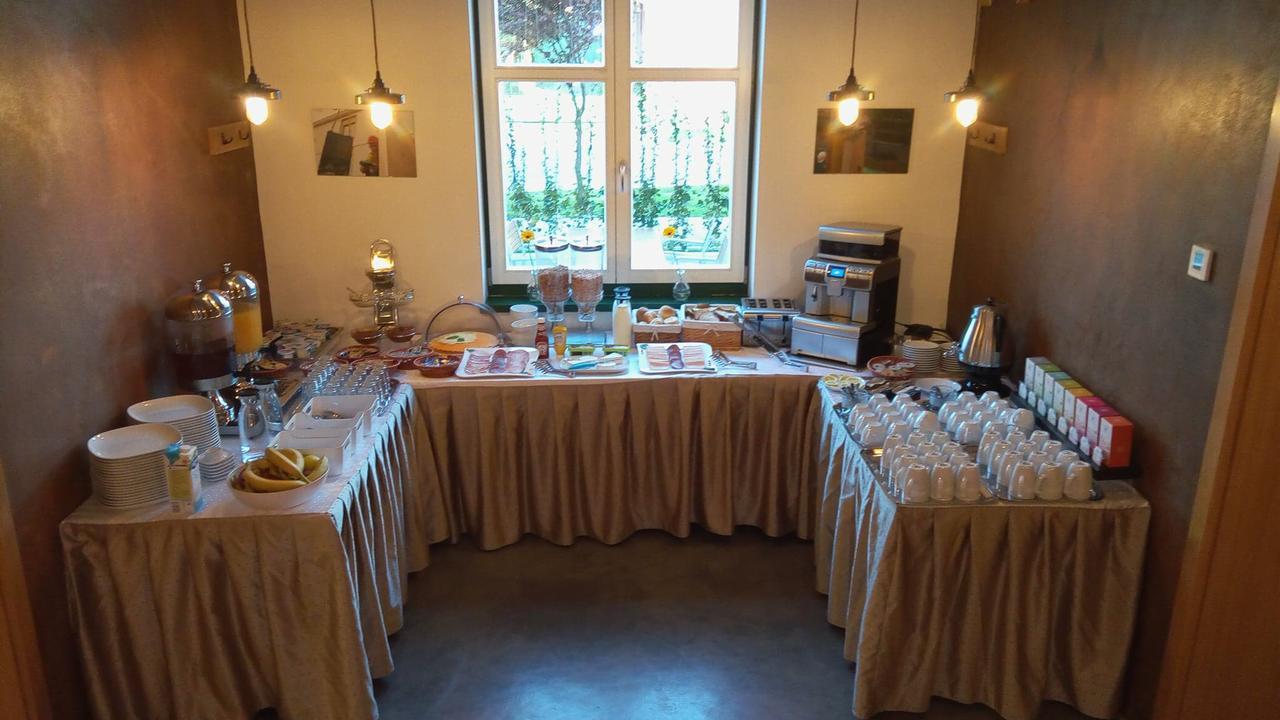 Fidelitas Hotel Sfântu-Gheorghe Exteriör bild