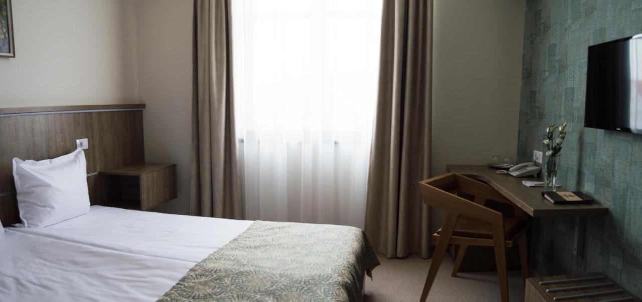 Fidelitas Hotel Sfântu-Gheorghe Exteriör bild